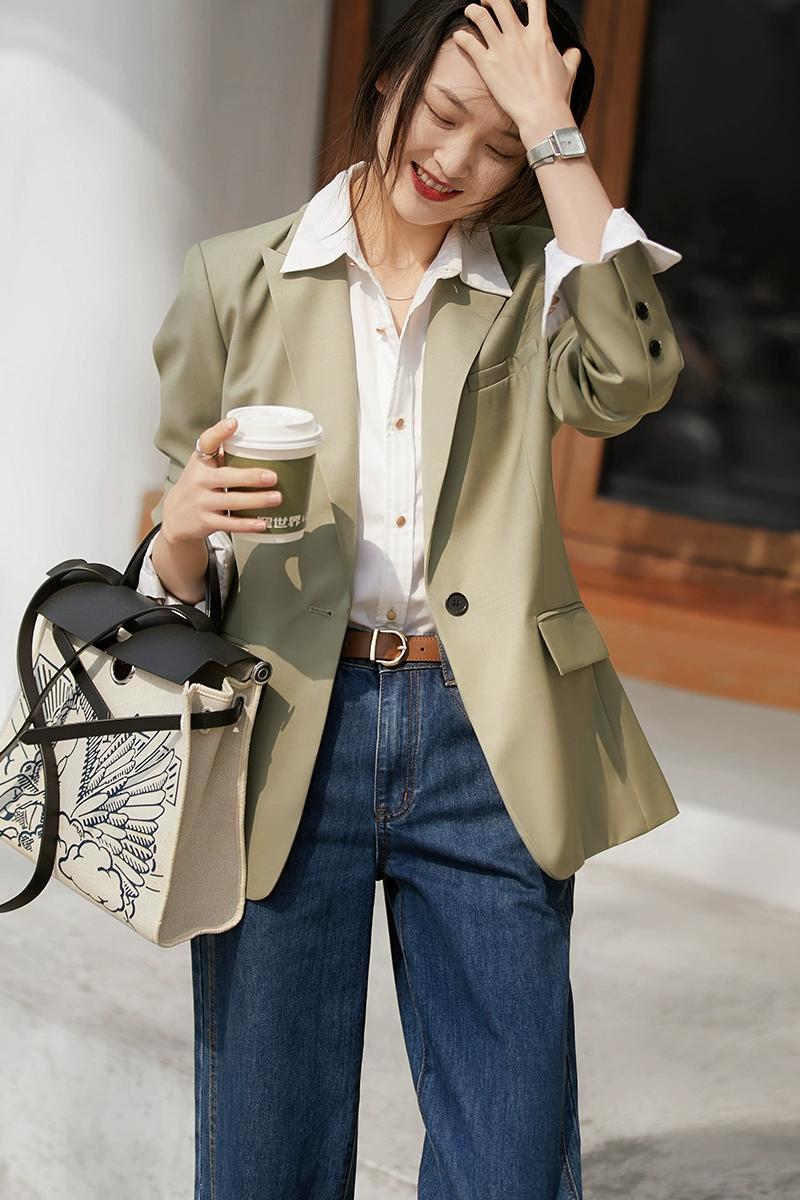 今年春天最流行的减龄穿搭,适合25岁到30岁的女装外套春季