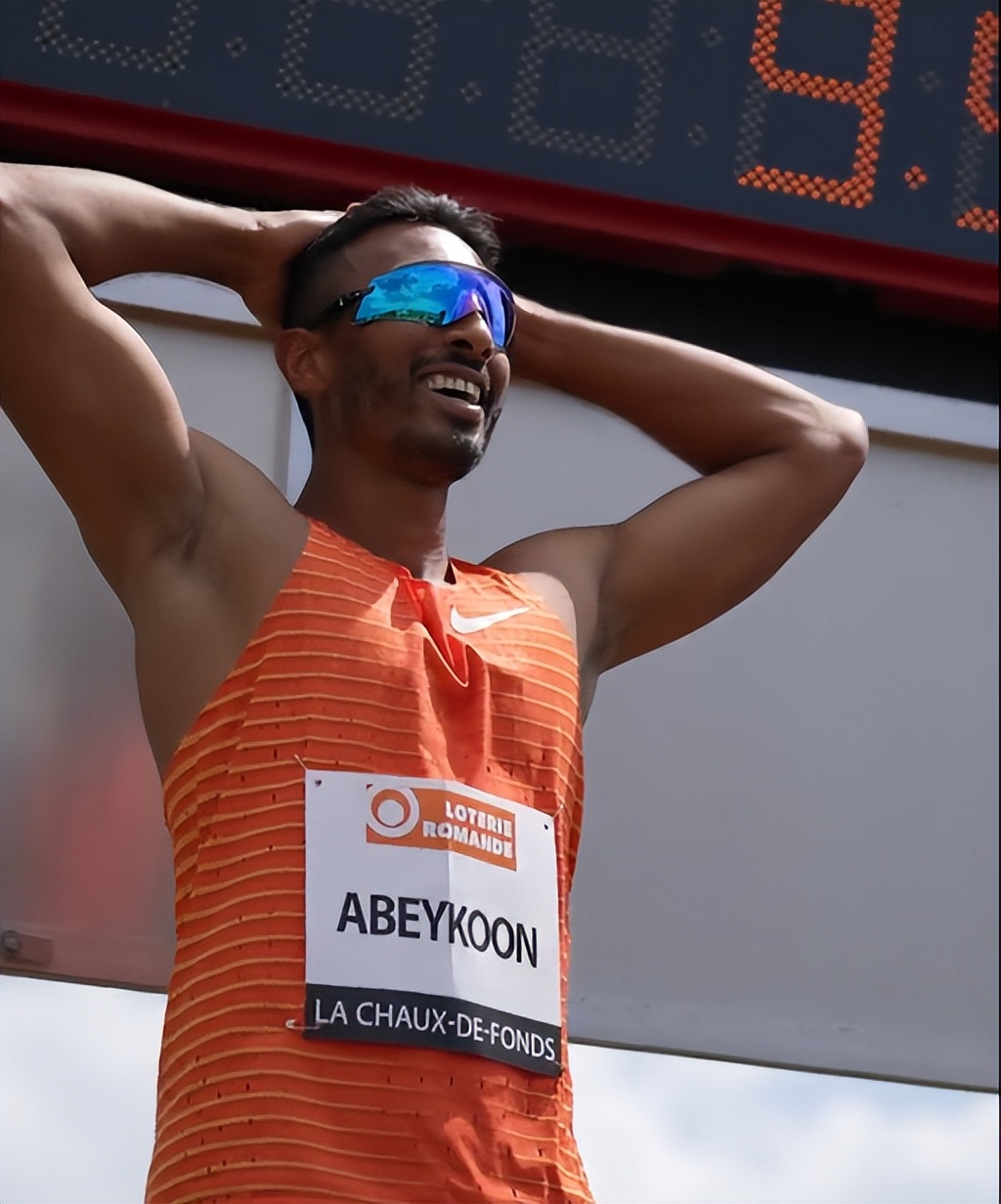 苏炳添破亚洲纪录100米9秒83,100米10秒17打破苏炳添青年纪录