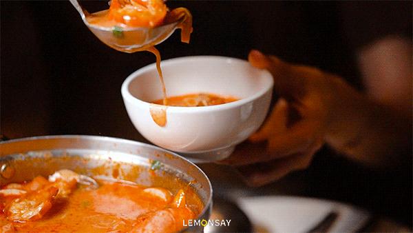 这店，想找个位置坐，比登天还难