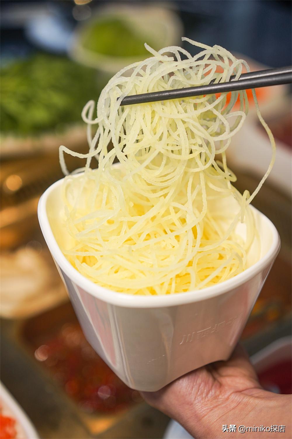 来成都必吃的火锅辣到极点,成都美食攻略十大必吃火锅排行榜