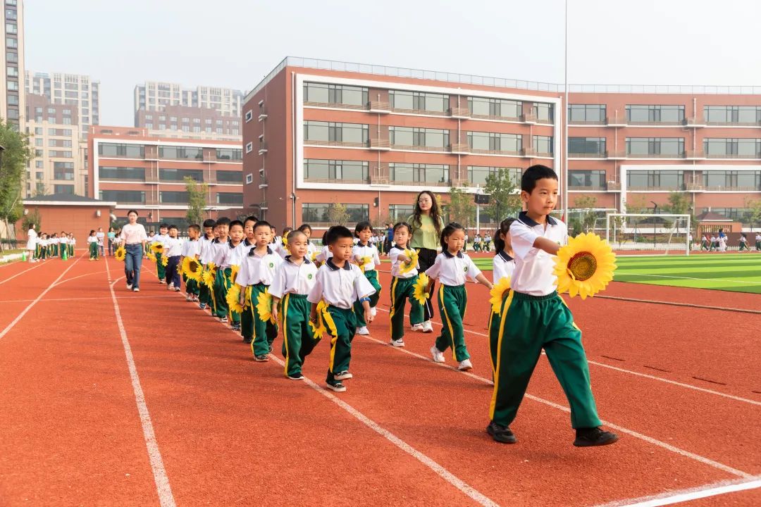 房山育新学校,喜迎二十大奋进新征程开启新时代