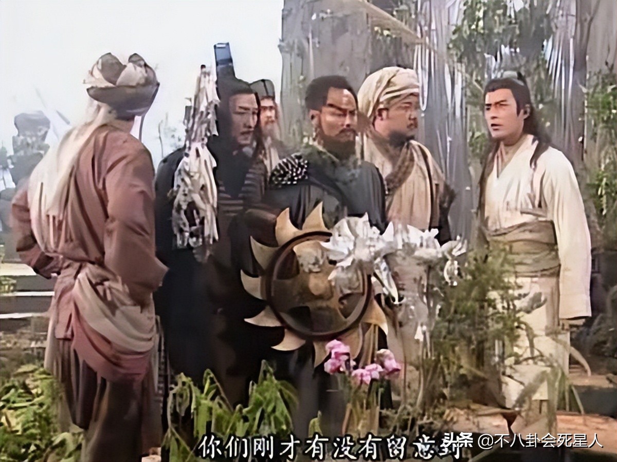 剧组为了省钱请大学生当群演,剧组节约成本演员不够跑龙套