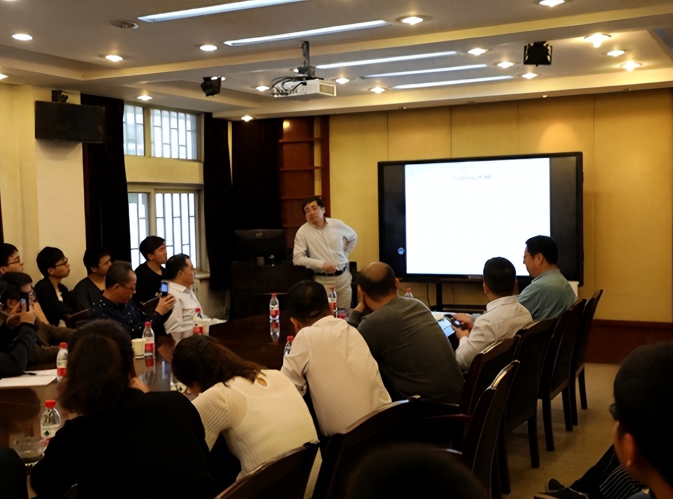 中国留不住高材生的原因,激光研究院待遇