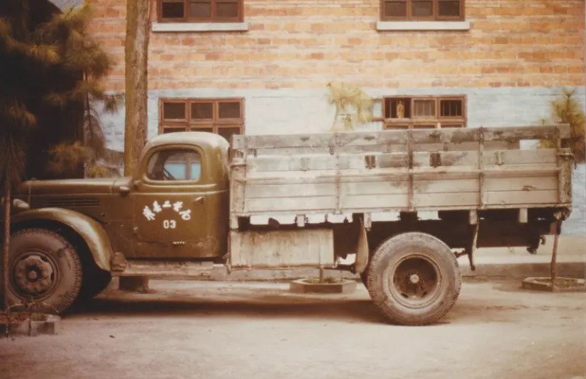 美国60年代的军用卡车,60年代军用半履带式军用卡车