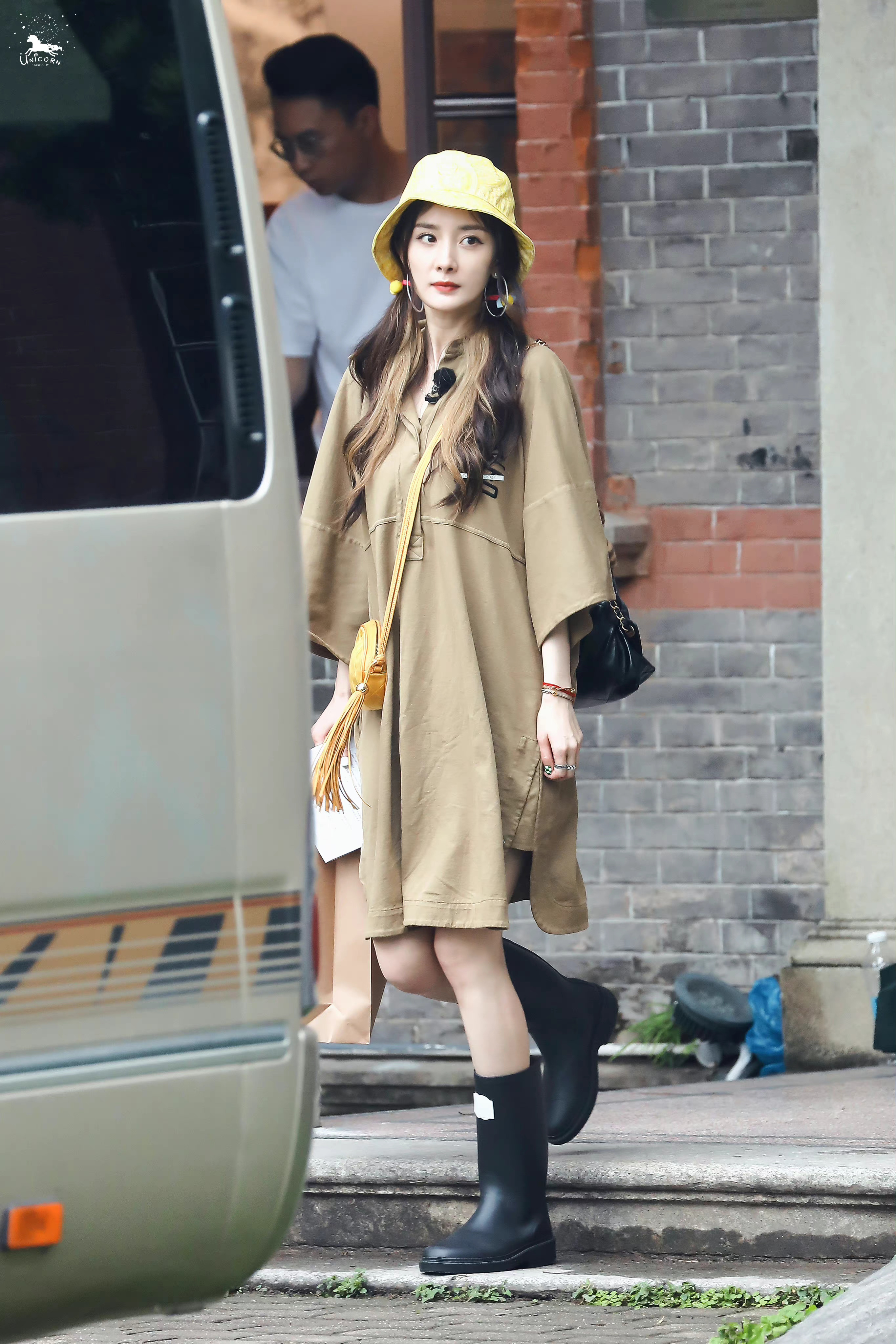 杨幂娜扎同系列套装,杨幂娜扎抢眼