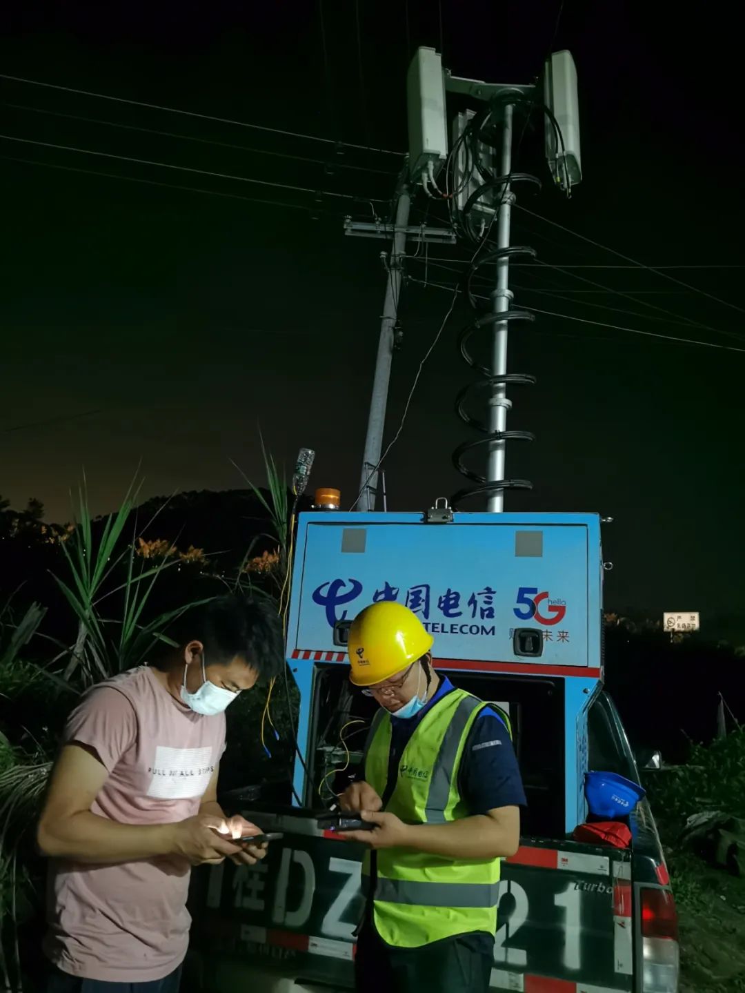 东航客机搜救现场画面,东航坠机搜救现场