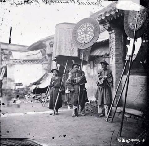 男人藏品,男子收藏罕见100元纸币