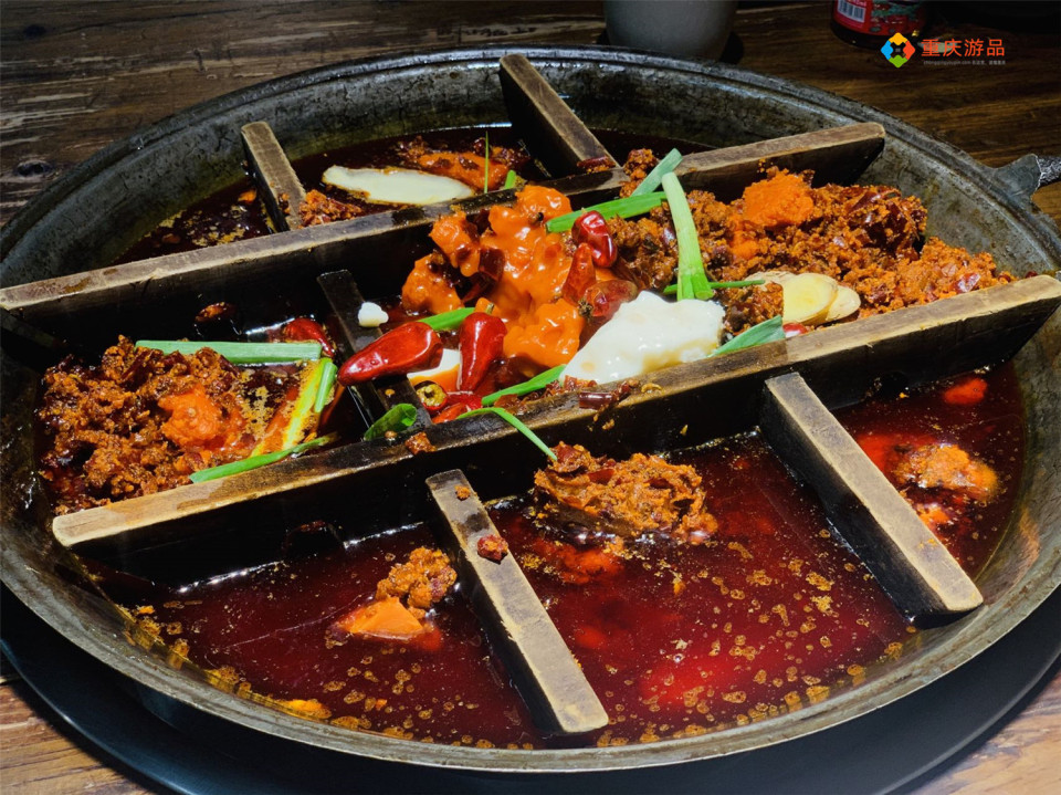 为什么重庆火锅那么多油,重庆火锅是老油好吃还是新油好吃