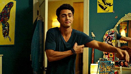 高颜值男模维密,维密秀腹肌男模