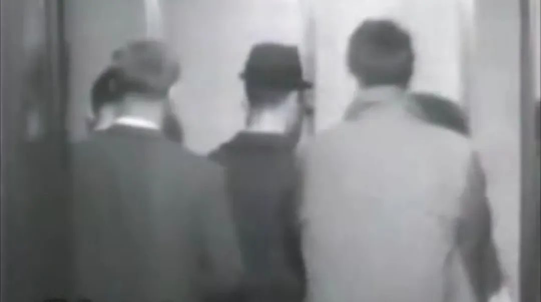 离谱到全网开骂的“玫瑰冰淇淋”事件：新型智商税，又来祸害人了