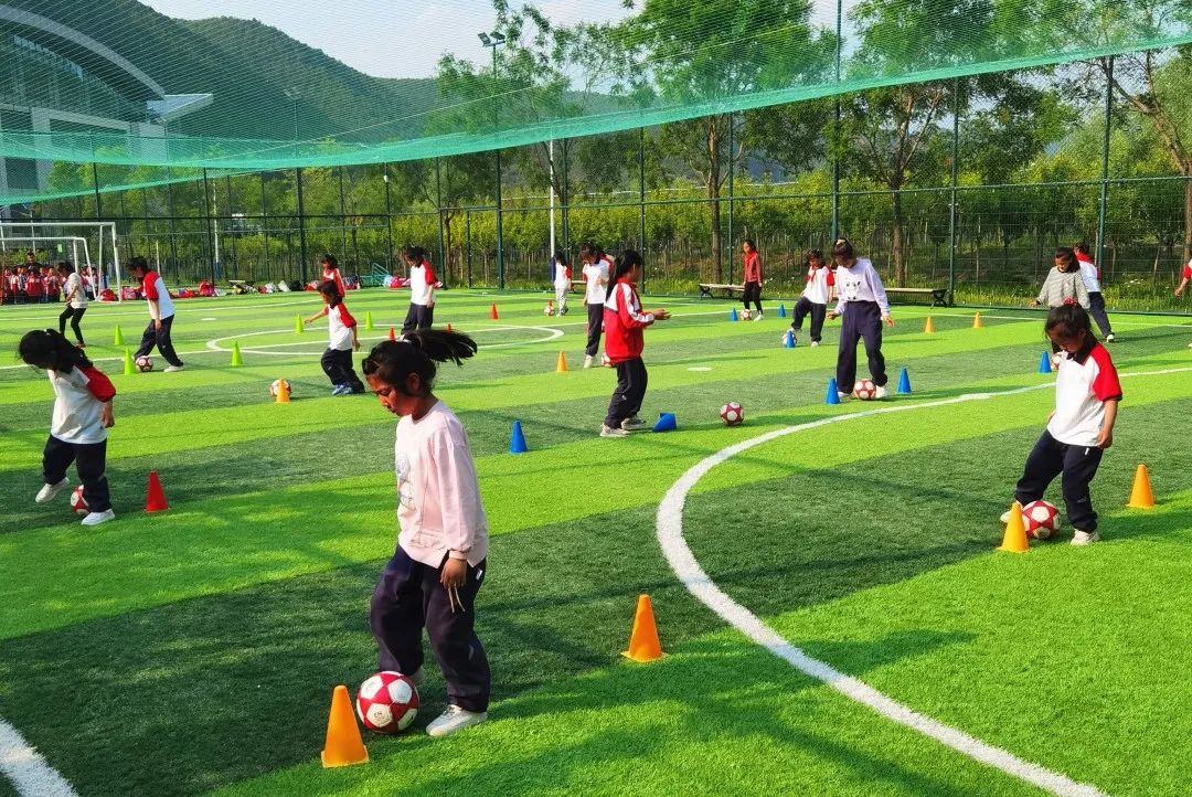 创建国家义务教育优质均衡发展县|走,到黄龙县第二小学看一看!