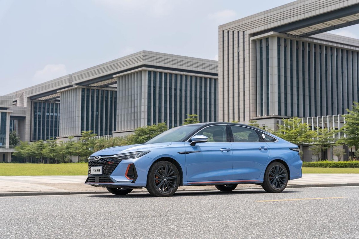 奇瑞艾瑞泽5plus和瑞虎8,奇瑞艾瑞泽8轿车配奇瑞1.6t