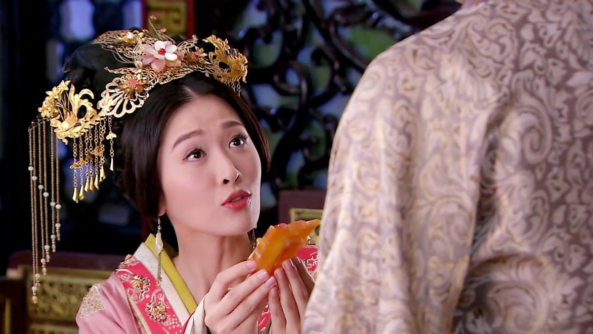 张芷溪白鹿玉楼春,张芷溪和白鹿演的同一个人么