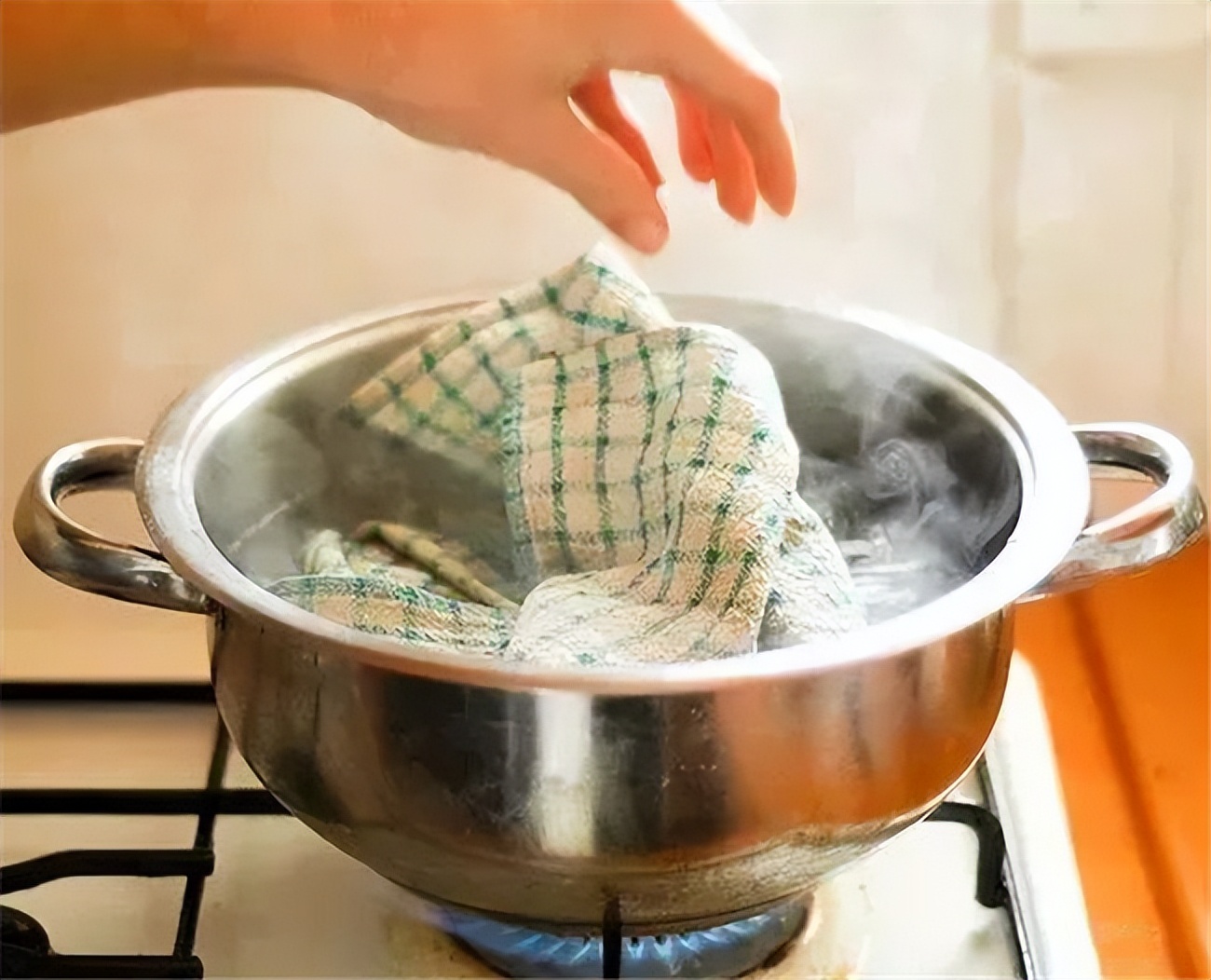 食用碱当盐放了会有事吗,食用碱和盐混合在一起