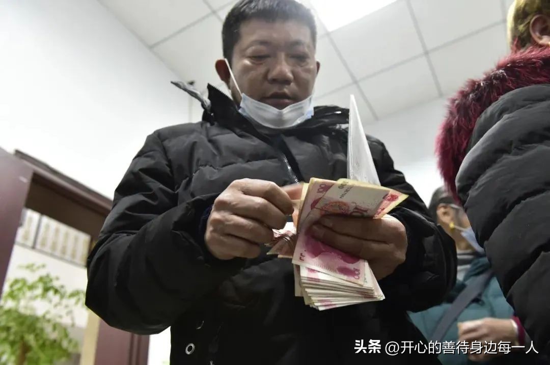 未来两年，手中有存款或者“大量现金”的人，或将变得焦虑，看看