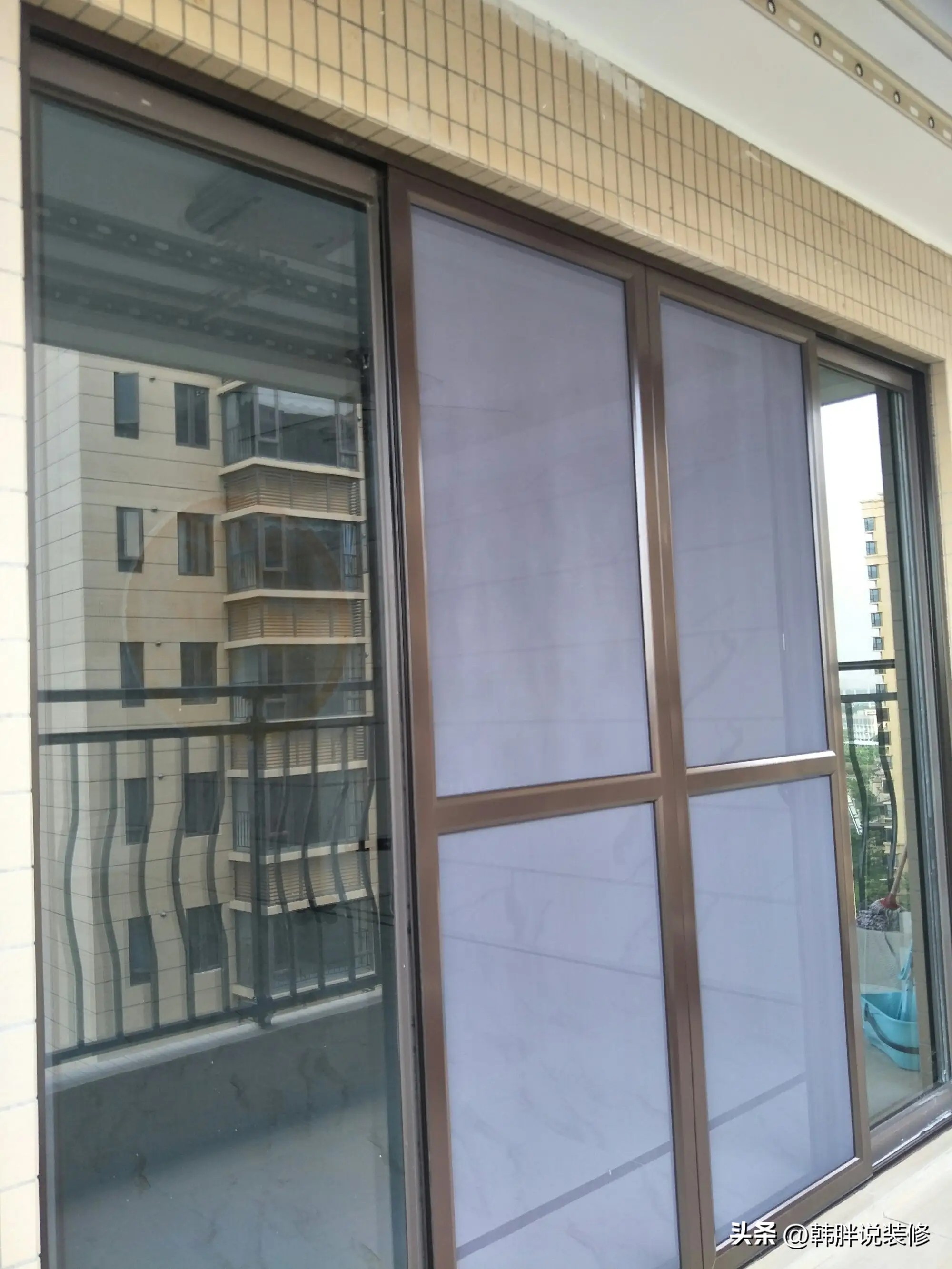 断桥铝门窗推拉款过时了吗,推拉门封阳台对比断桥平开窗