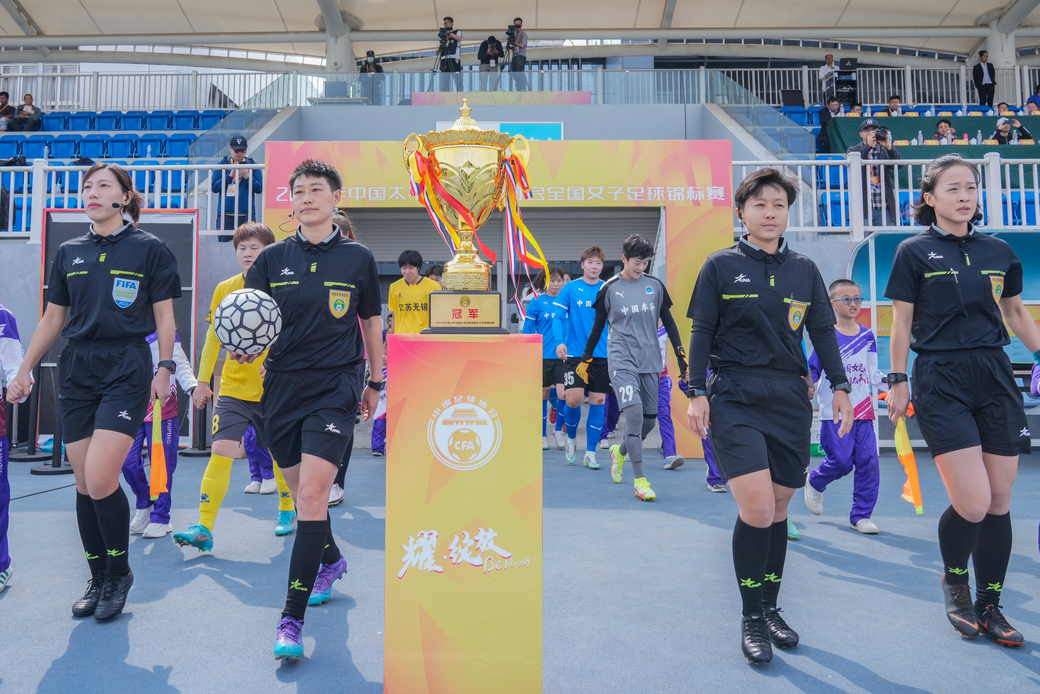 足球业余裁判工资一般多少,业余足球裁判多少钱一场