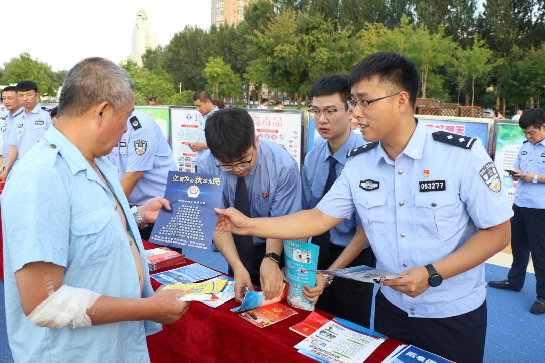 手机收到很多消息,手机收到这样的信息千万不要点