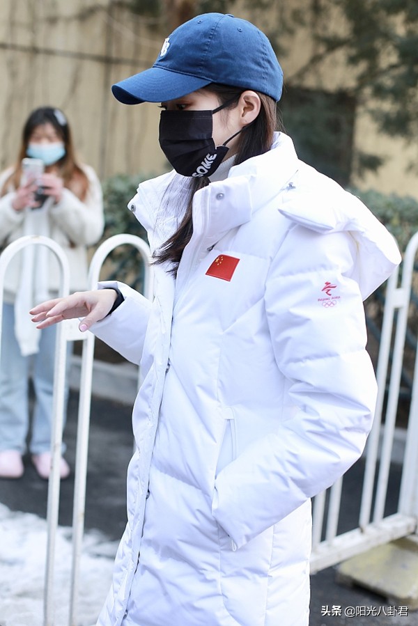 央视春晚第三次联排邓超,赵丽颖朱一龙现身春晚联排