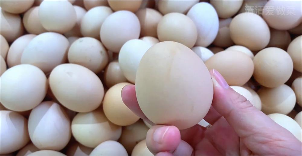 人造鸡熟蛋怎么分辨真假,怎么区别人造蛋和鸡生蛋
