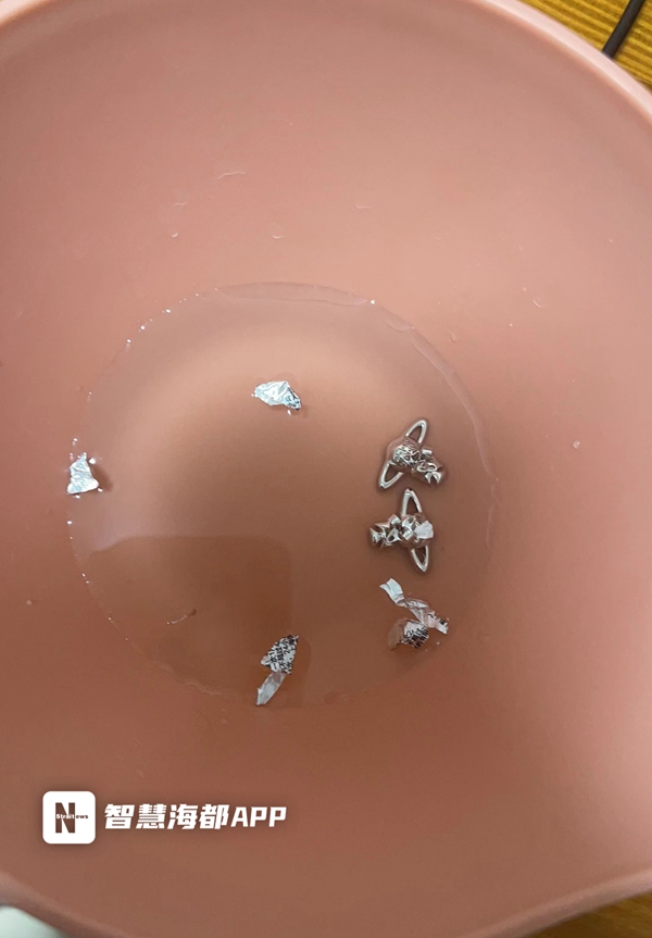 银首饰变黑能用盐水和锡箔纸清洗？专家：有一定效果！