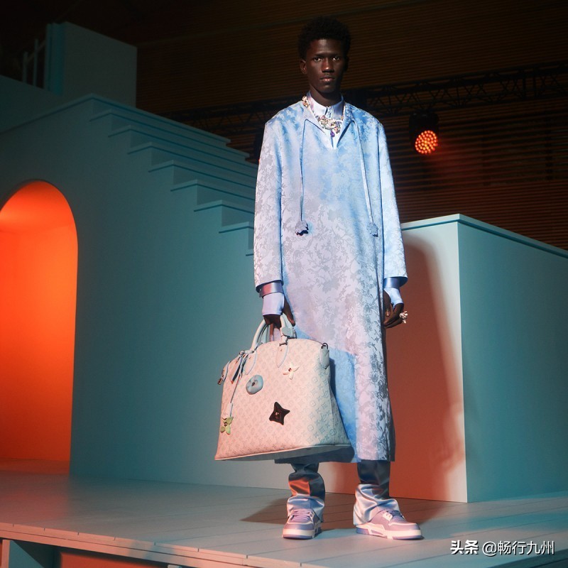 路易威登2024早秋男装秀宣传图,路易威登lv2022春季新款时装秀
