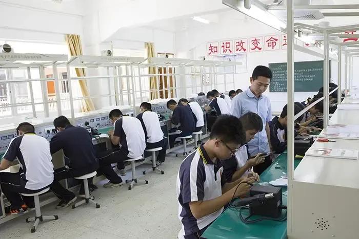 大专生应用电子技术就业方向,应用电子技术就业方向