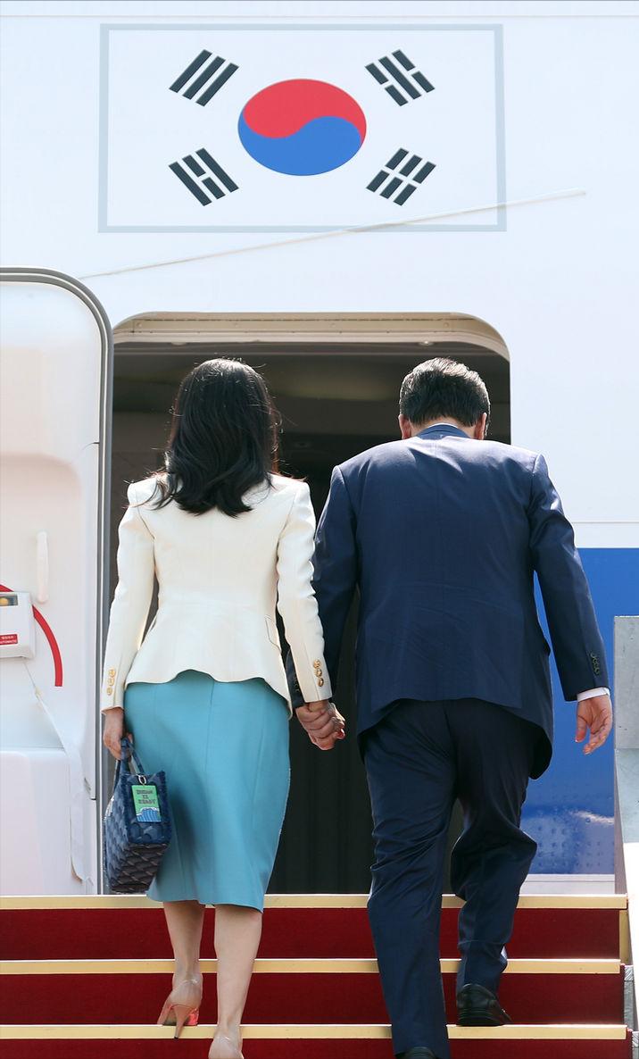 韩国第一夫人国际首秀,韩国第一夫人与英国王妃同框