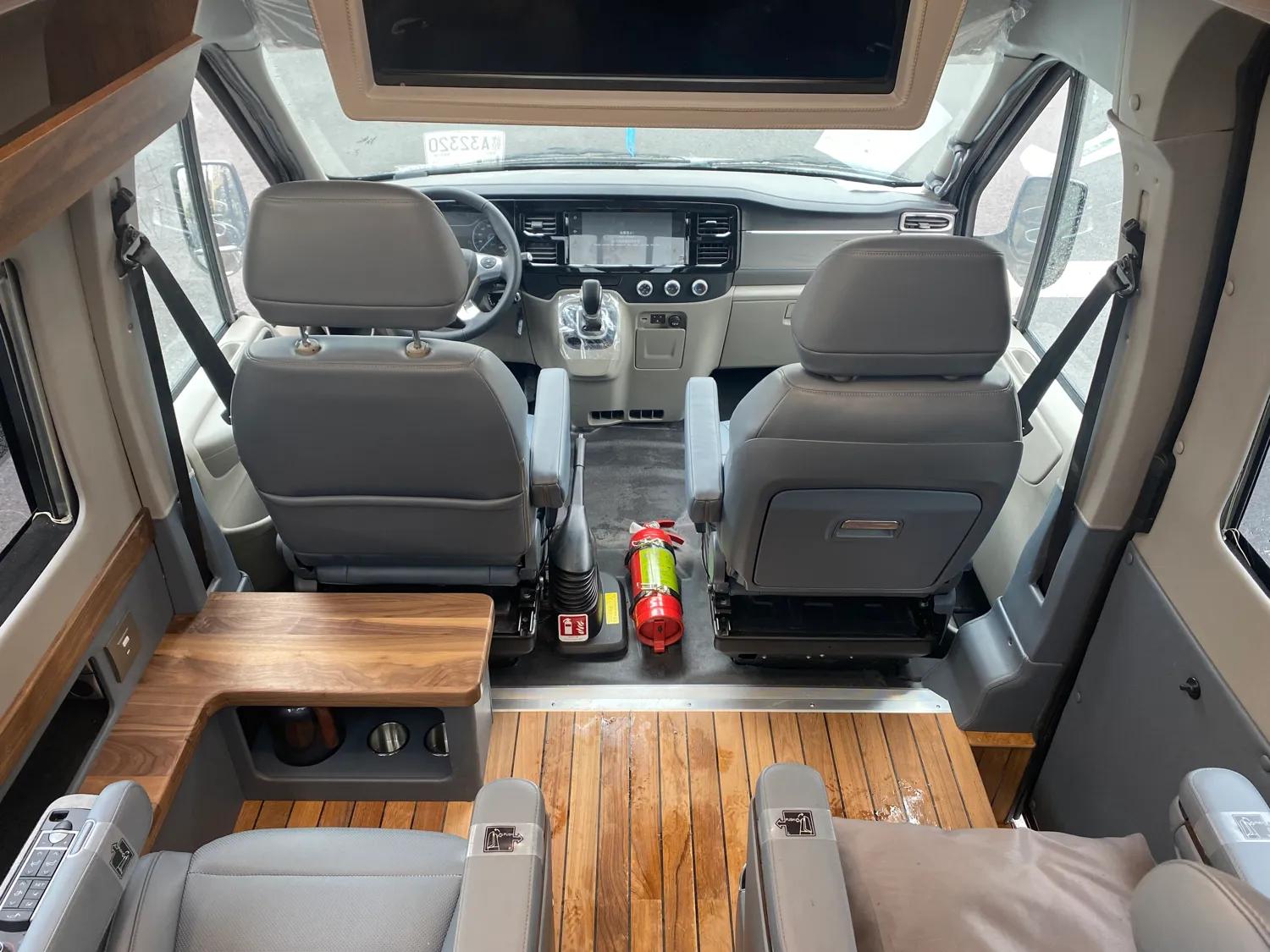 福特v348后置厨卫b型商旅车试驾,商旅房车b型二手