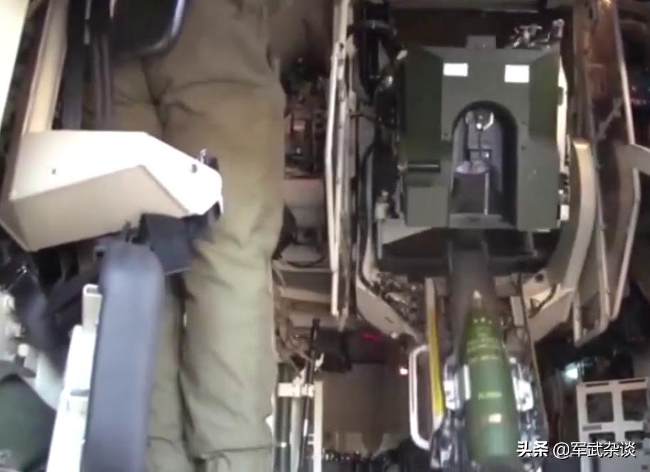 pzh155mm自行榴弹炮,pzh2000式155mm自行榴弹炮