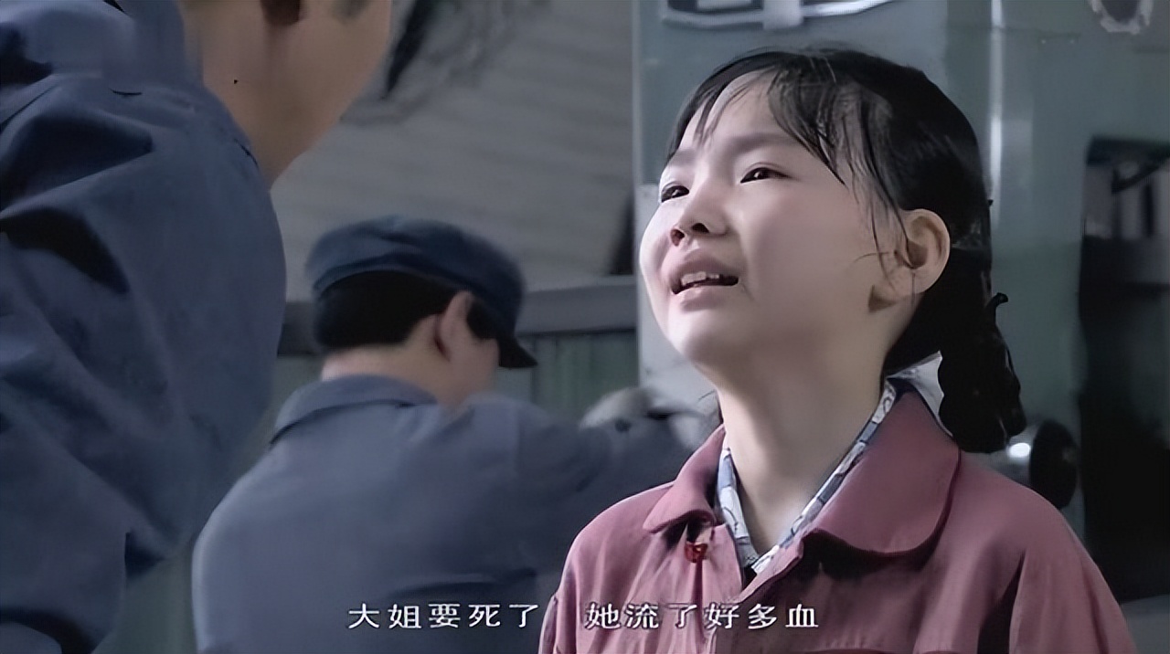 9岁来初潮姨妈巾直接扔桌上，青春期教育越早越好，家长该重视了