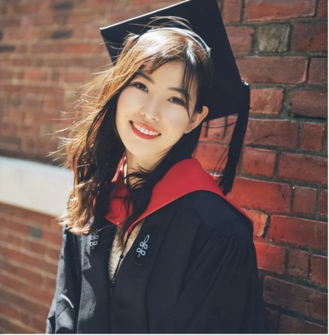 95后女学霸17岁拒绝北大学生,14岁保送清华大学女学霸