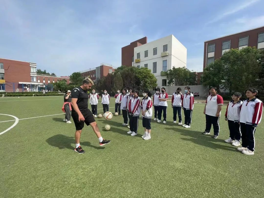 体验足球的乐趣,西班牙文化体验