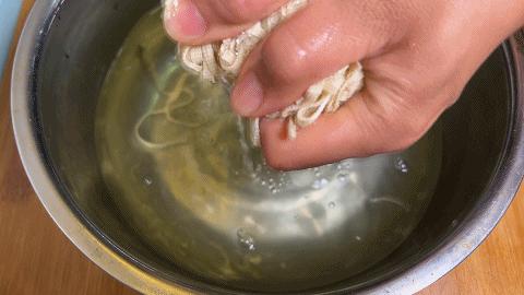 洋葱拌木耳豆腐皮的正确方法视频,两张豆腐皮