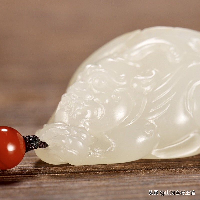 假的和田玉戴着对身体有害吗,和田玉戴久了会价值越来越大吗