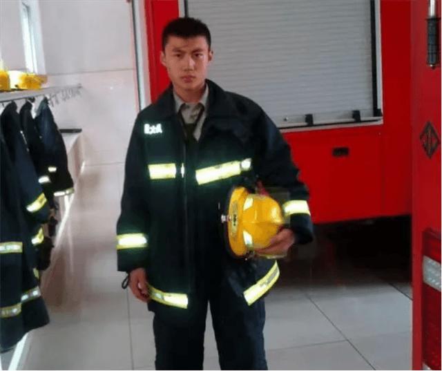 多次自杀未果，靠呼吸机保命，那位高位截瘫的90后消防员咋样了？