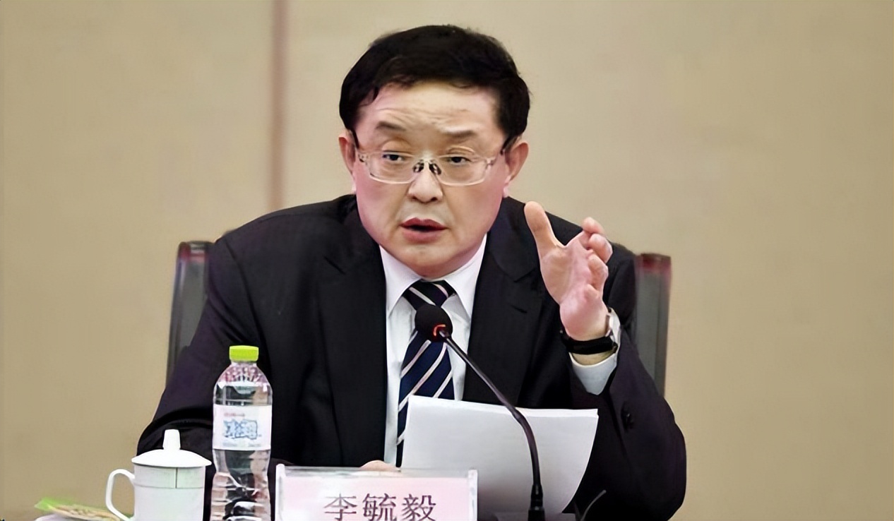 李铁案终极“大鱼”曝光,蔡振华昔日接班人叛逃出境,涉案超30亿