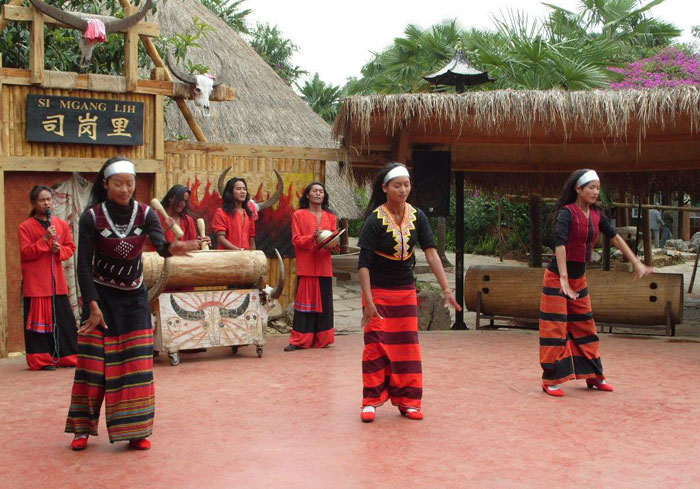 自驾从上海到昆明沿途旅游景点,大理和昆明之间有什么旅游景点