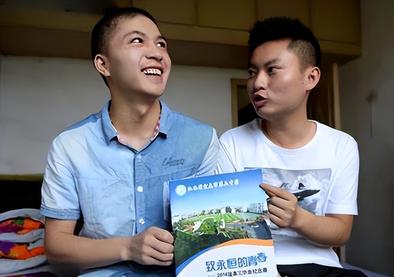 因救全车人错过高考的夺刀少年,高考少年当年夺刀救下一车人