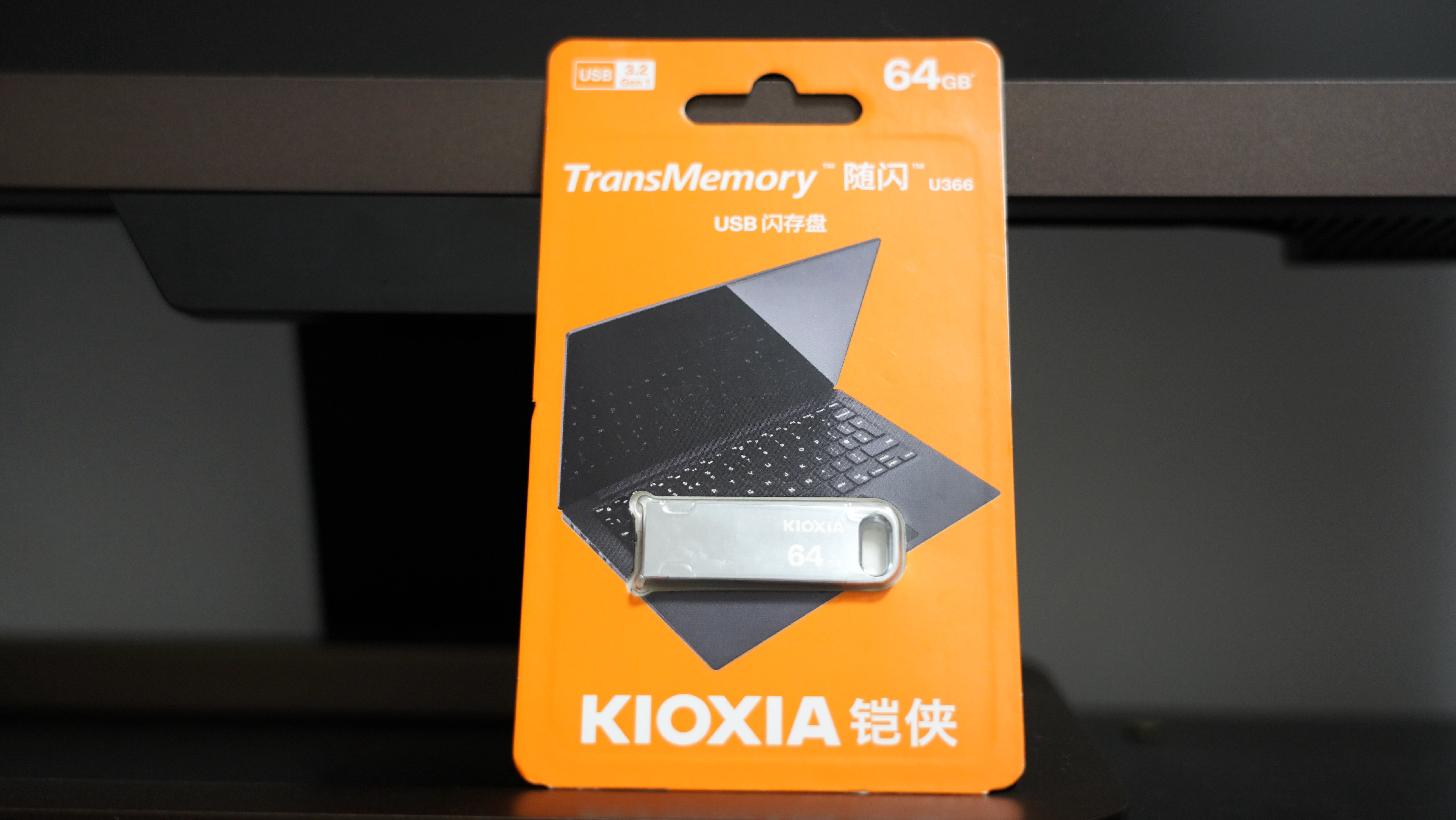 布置书桌的便宜好物,书桌桌面布置必备物品推荐