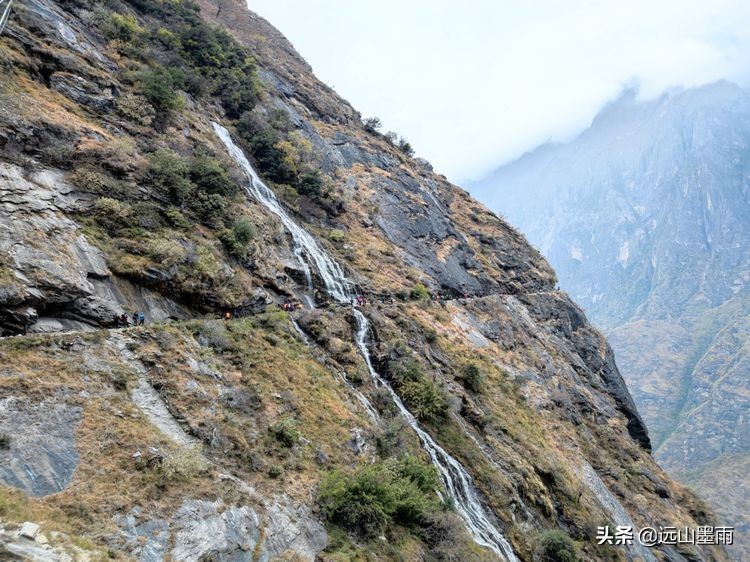 虎跳峡徒步最惊险的路段,虎跳峡高路徒步最难走路段