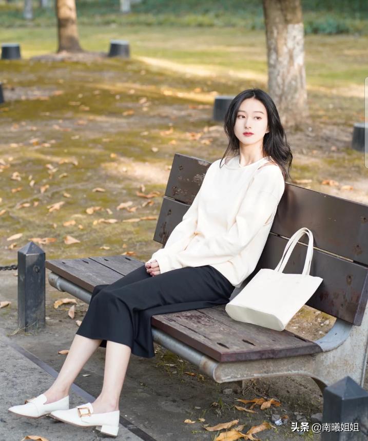 秋季用4双鞋提升时髦感,既能搭裤子又能搭裙子的秋冬鞋