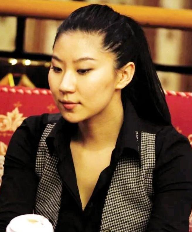 被谢贤养了12年，用青春换来2000万，如今35岁的Coco怎么样了？