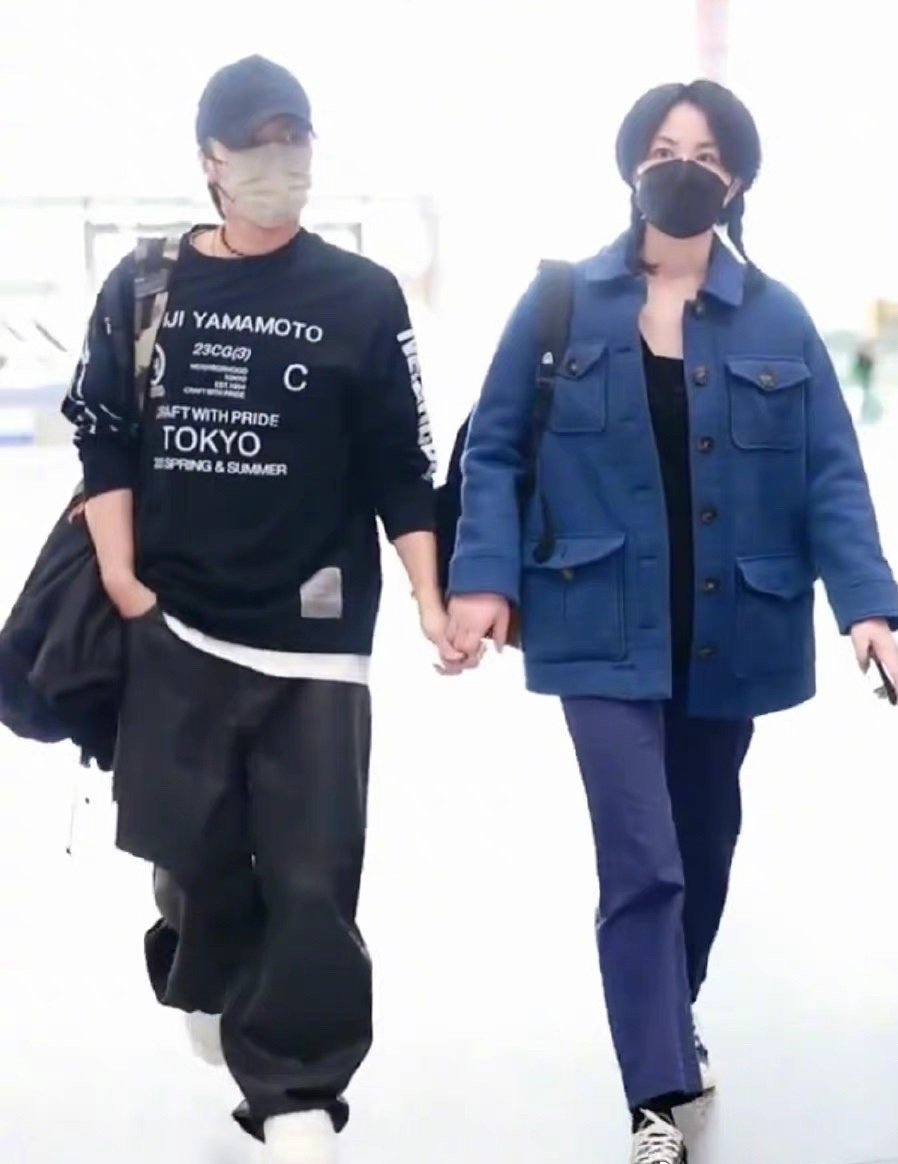 谢霆锋王菲超甜互动机场合体,谢霆锋王菲甜蜜牵手张柏芝