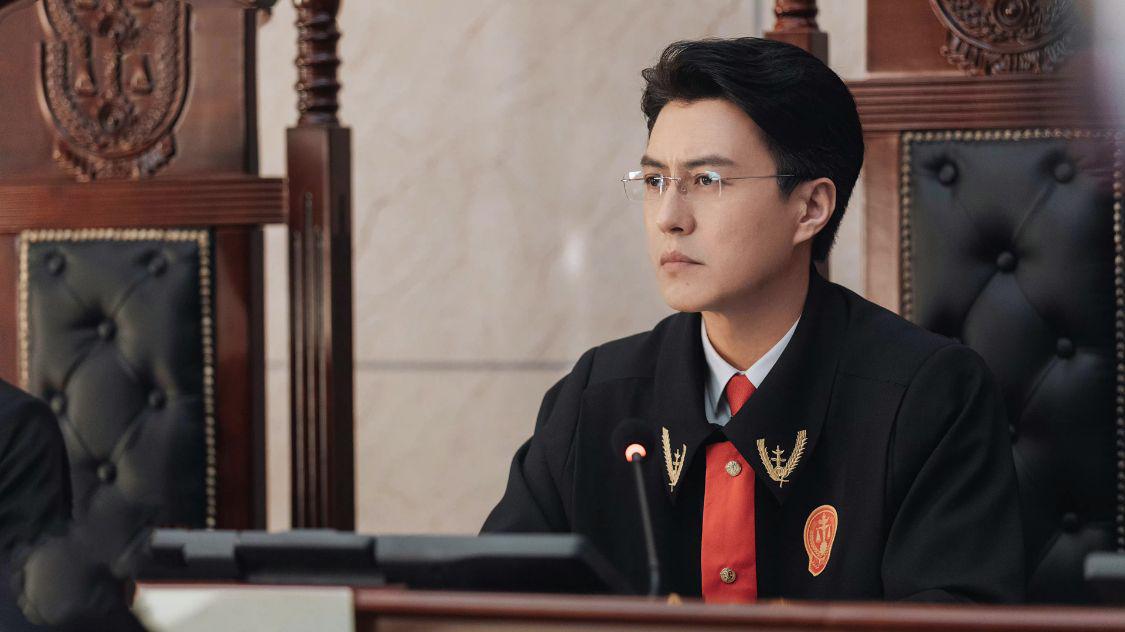 《底线》法官工资有多高？吊打普通公务员，还有额外的司法补贴