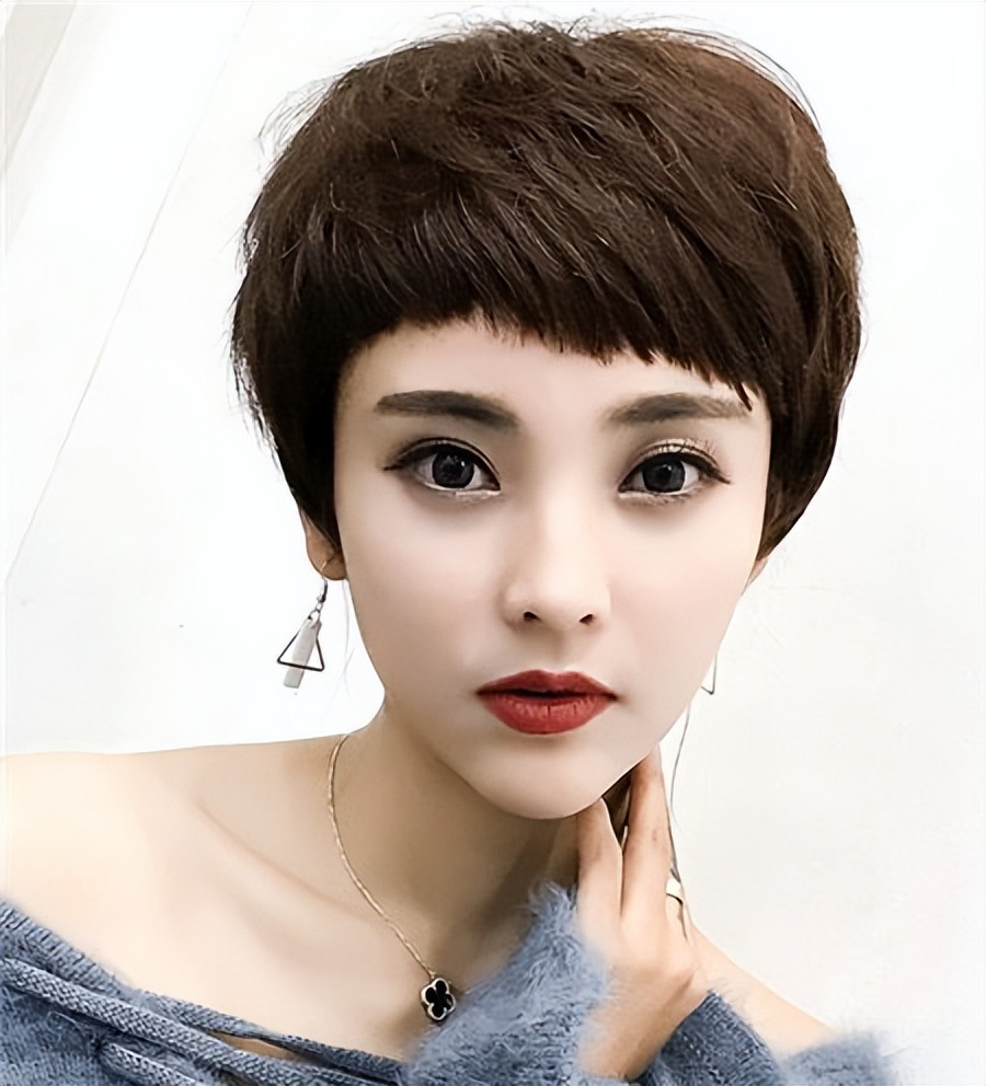 五十多岁的大妈留什么发型好看,50岁大妈头发细软塌适合什么发型