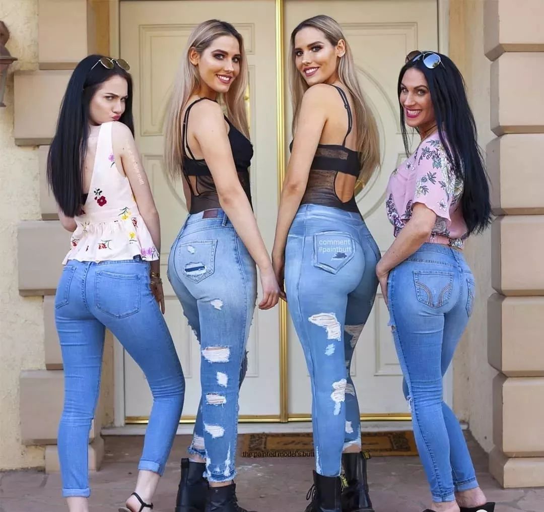 美女们一丝不挂就出门了，竟无人看出这是画的，网友：行为艺术吧