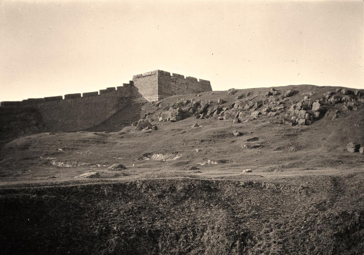 日军兽行照片：当着父亲的面玷污他女儿，临走还残忍割下妻子乳房