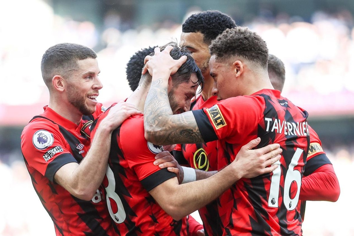 英超前瞻：利物浦VS阿斯顿维拉伯恩茅斯VS曼联