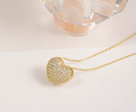 裴秀智在安娜里的穿搭,裴秀智耳环搭配